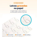 Traço guiado: letras gravadas no papel